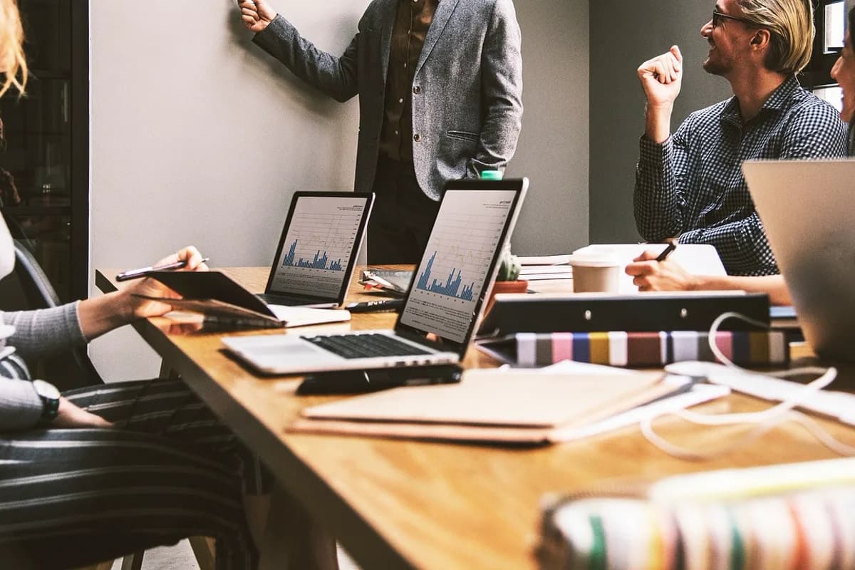 5 Ways to Engage Teams with Mobile Video in 2025 on dcast.tv