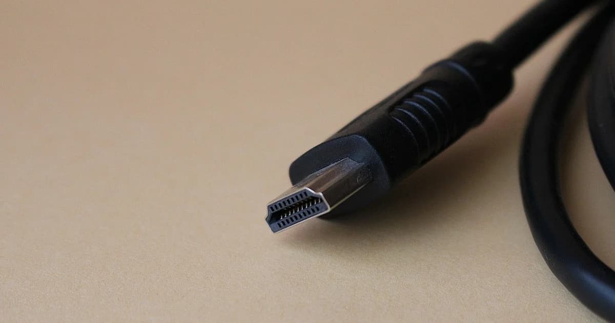 Conector de cable HDMI, la entrada que recibe una capturadora desde una cámara o consola