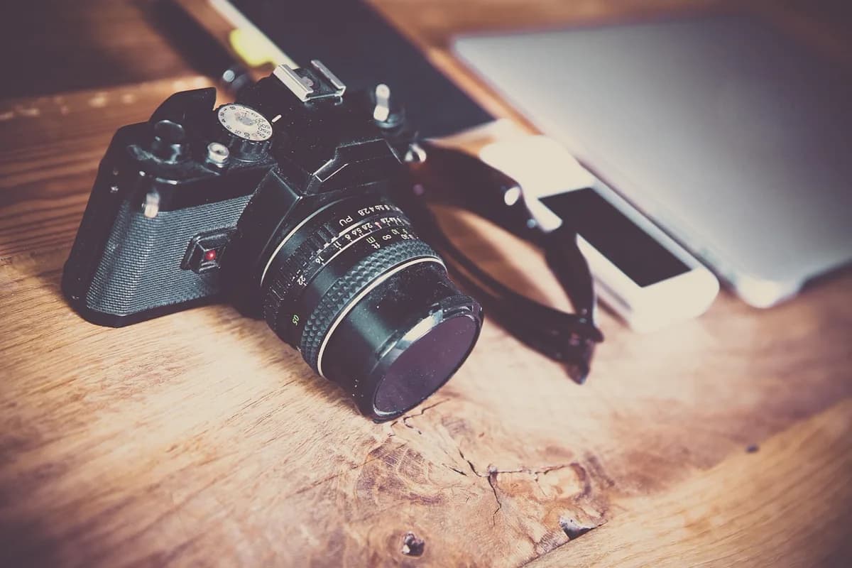 DSLR camera guide for video production comparing sensors and 4K models for creators