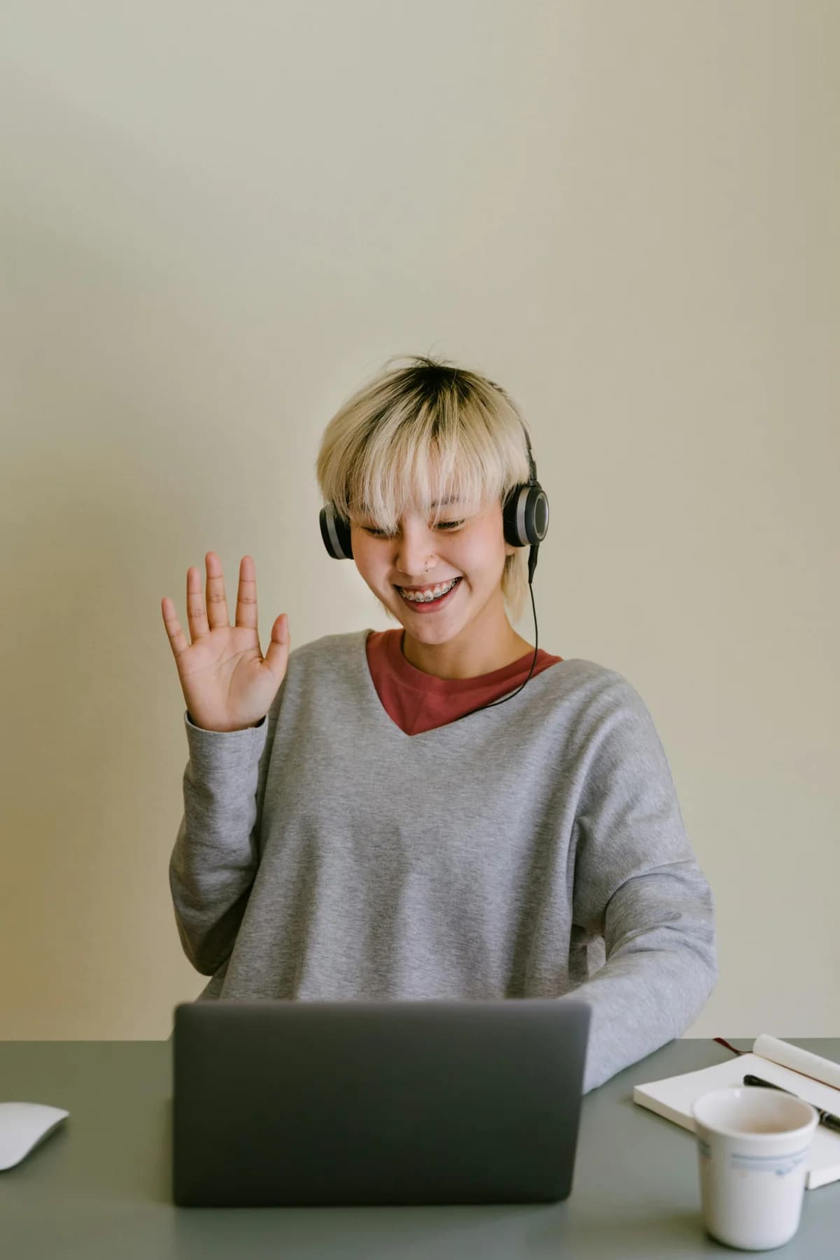 Gros plan sur la barre de commandes du lecteur DCAST, avec le bouton de langue audio mis en évidence